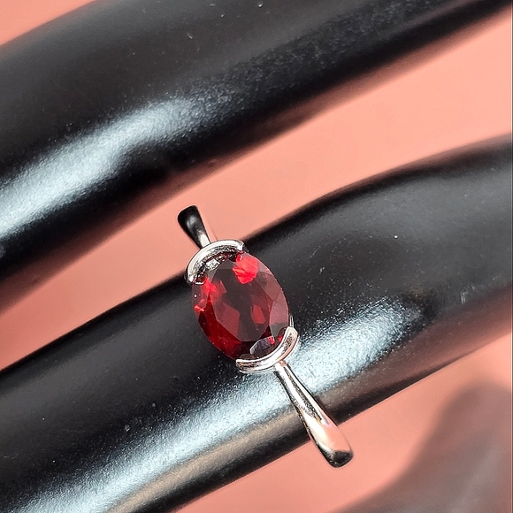 Natural Garnet 925 Sterling Silver Ring Sz 8 - Picture 4 of 8